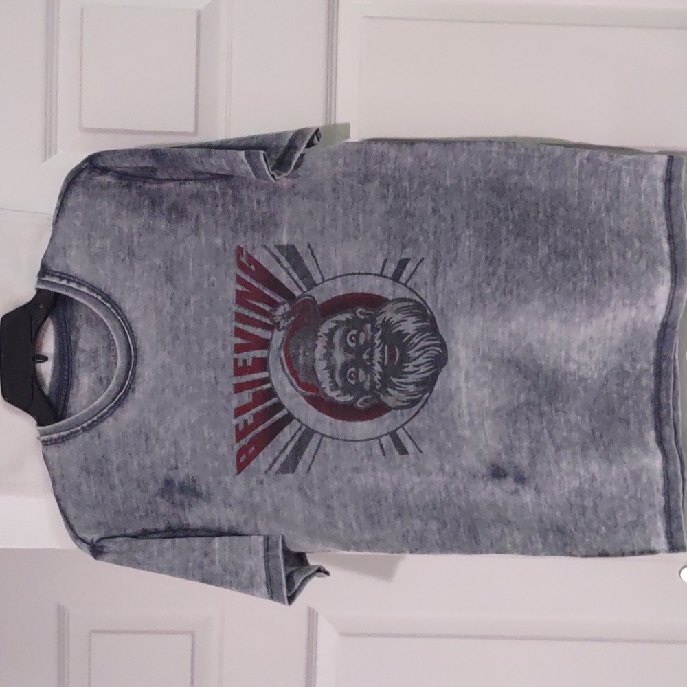 Lucky Brand Venice burnout shirt. Size medium gray.